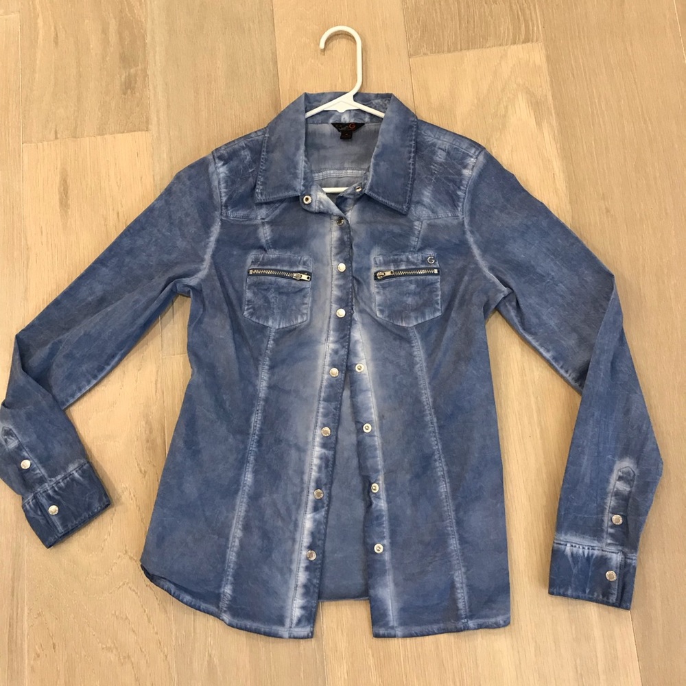 “Guess” Slim Fit Denim Button Up Shirt Size Medium